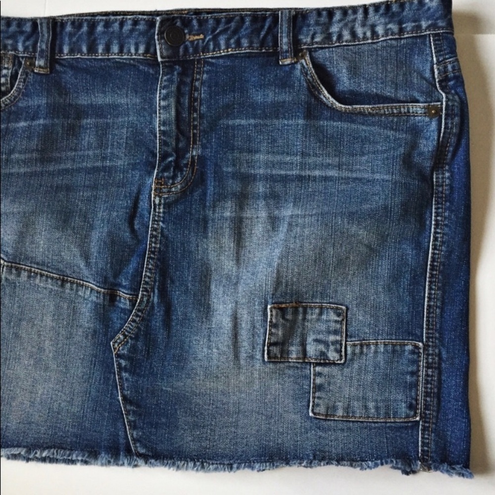 Calvin Klein Mini Jean Skirt Size 33 / 16 - Picture 4 of 8
